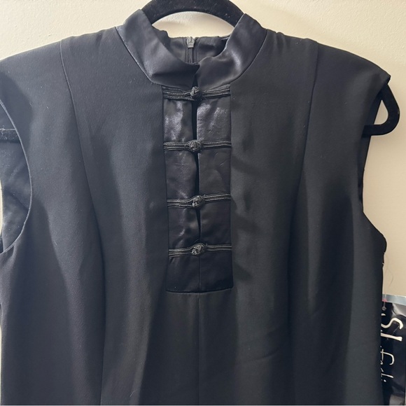 Elegant Black Sleeveless Dress - Picture 3 of 5